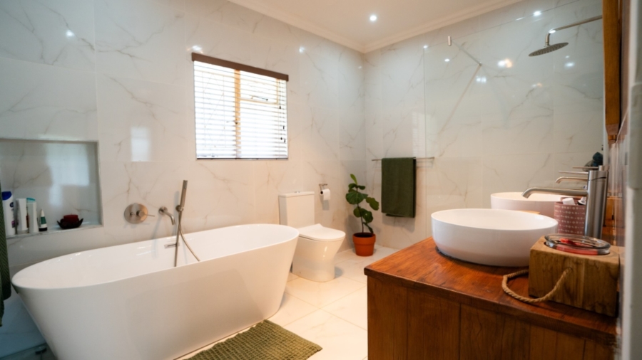 4 Bedroom Property for Sale in Wilkoppies North West